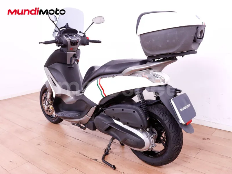 Piaggio Beverly Sport Touring 350 - Vista 8