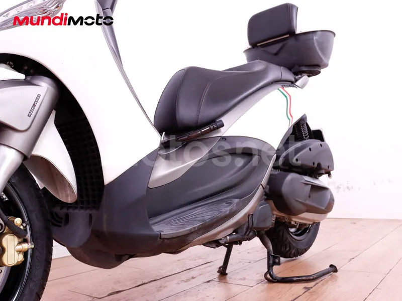 Piaggio Beverly Sport Touring 350 - Vista 10