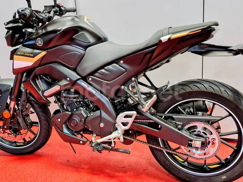Yamaha MT-125 - Vista 6
