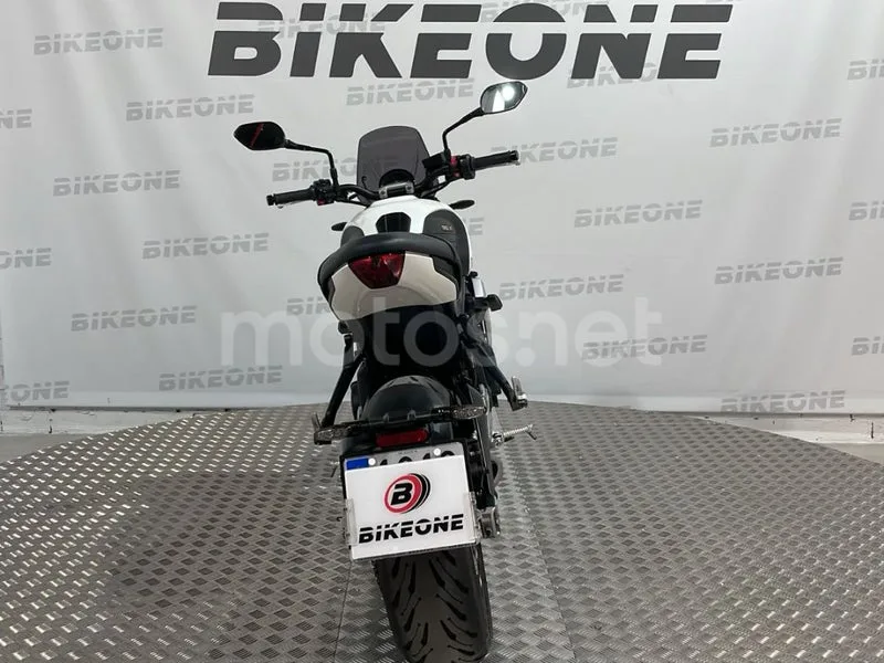 Triumph Trident 660 - Vista 7