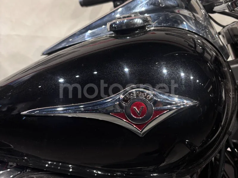 Kawasaki VN900 Classic - Vista 13
