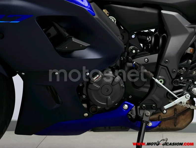 Yamaha YZF-R7 - Vista 10