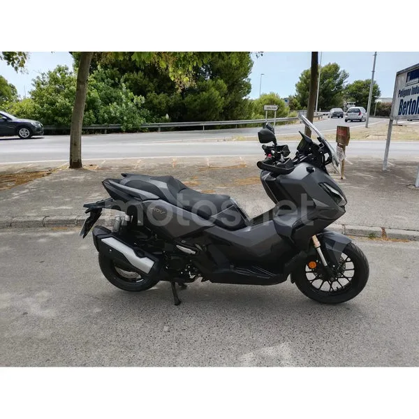 Honda ADV350 - Vista 3
