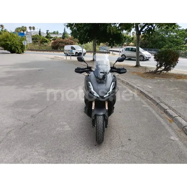 Honda ADV350 - Vista 4