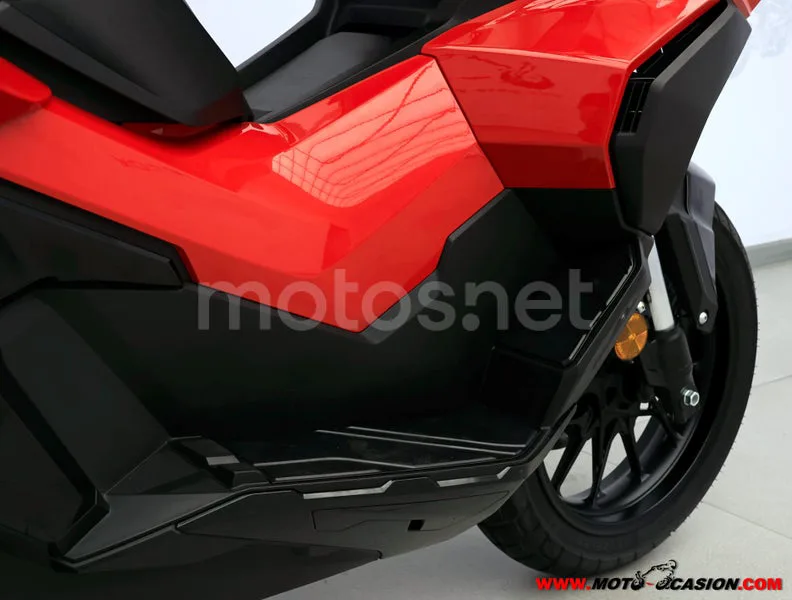 Honda ADV350 - Vista 5