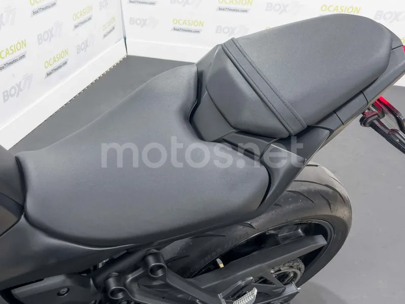 Yamaha MT-07 - Vista 12