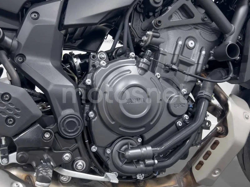 Yamaha MT-07 - Vista 15