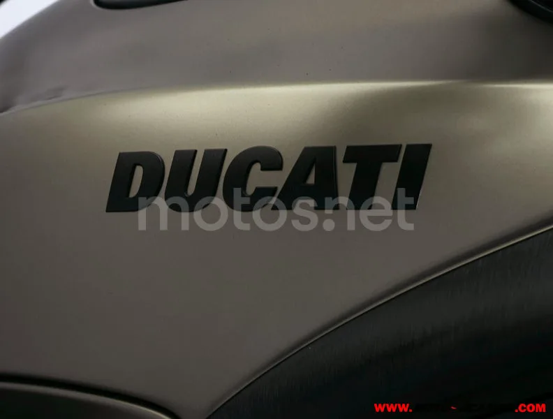 Ducati Diavel Strada - Vista 8