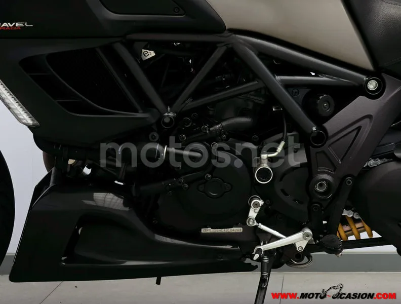 Ducati Diavel Strada - Vista 9