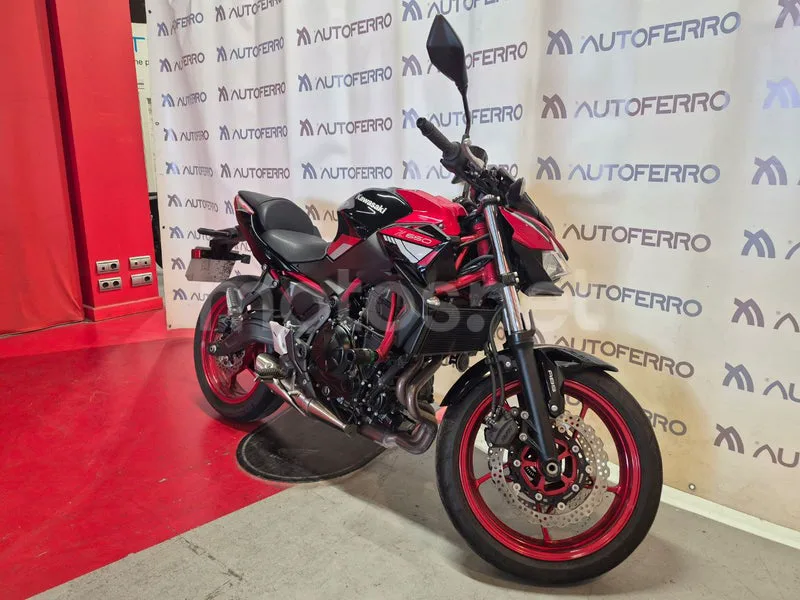 Kawasaki Z650 - Vista 4