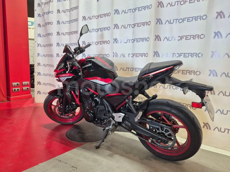 Kawasaki Z650 - Vista 7