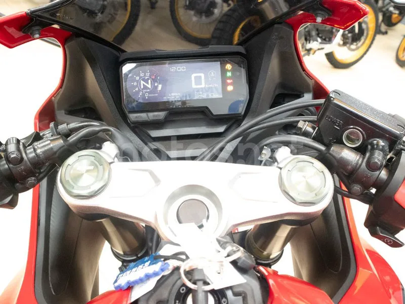 Honda CBR650R - Vista 11