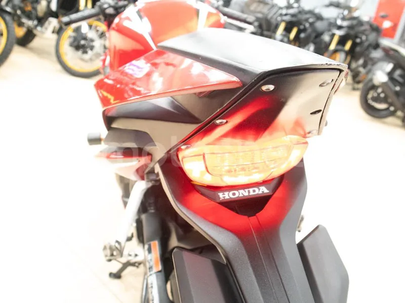 Honda CBR650R - Vista 20