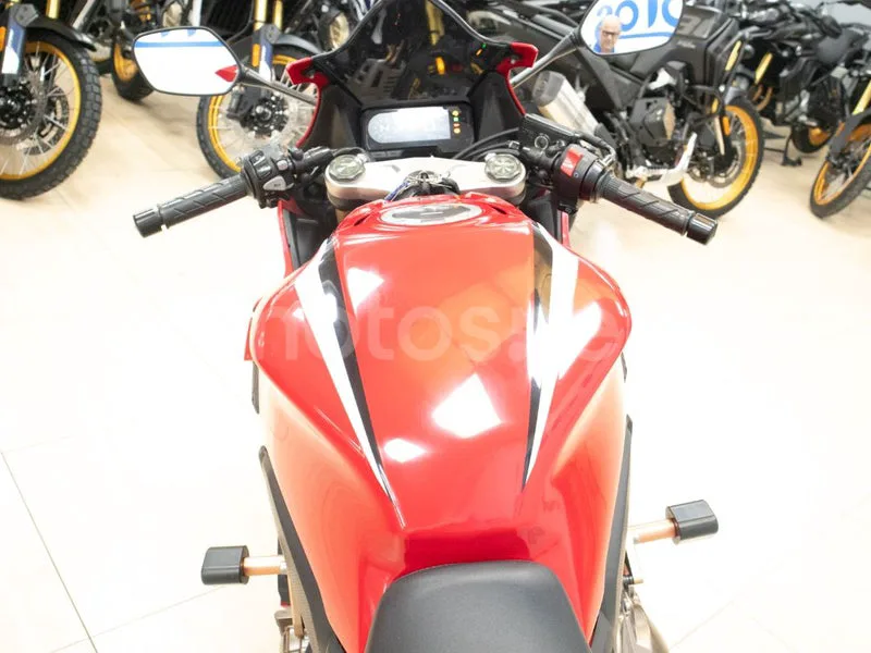 Honda CBR650R - Vista 21