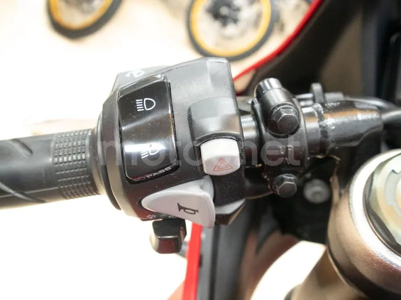 Honda CBR650R - Vista 10