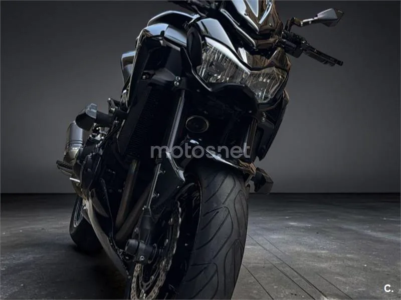 Kawasaki Z900 - Vista 3