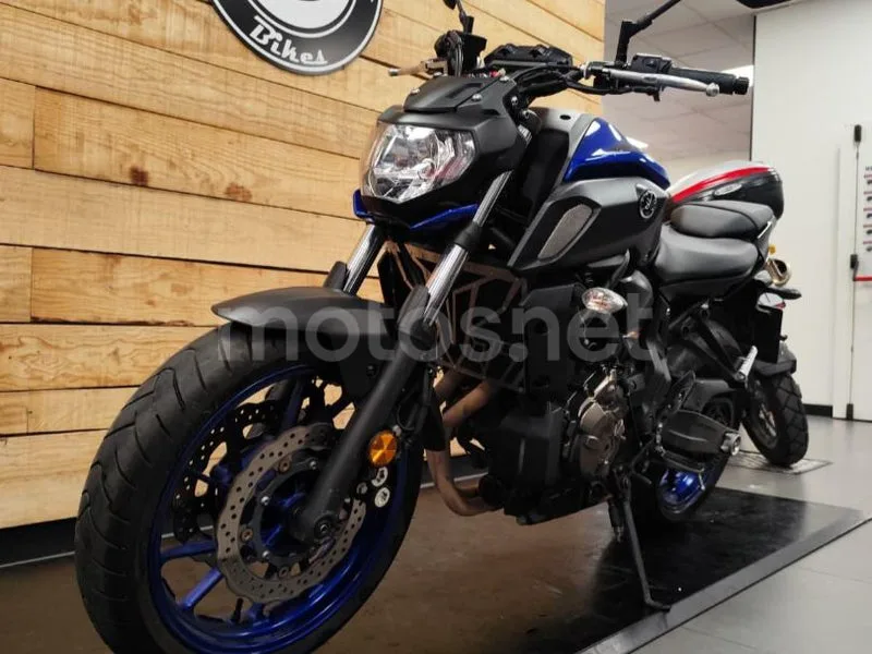 Yamaha MT-07 - Vista 13