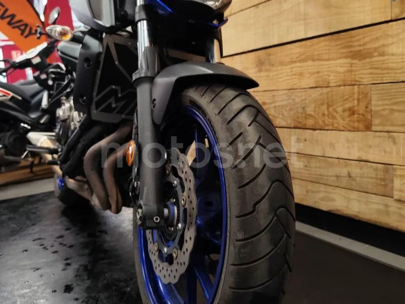 Yamaha MT-07 - Vista 15