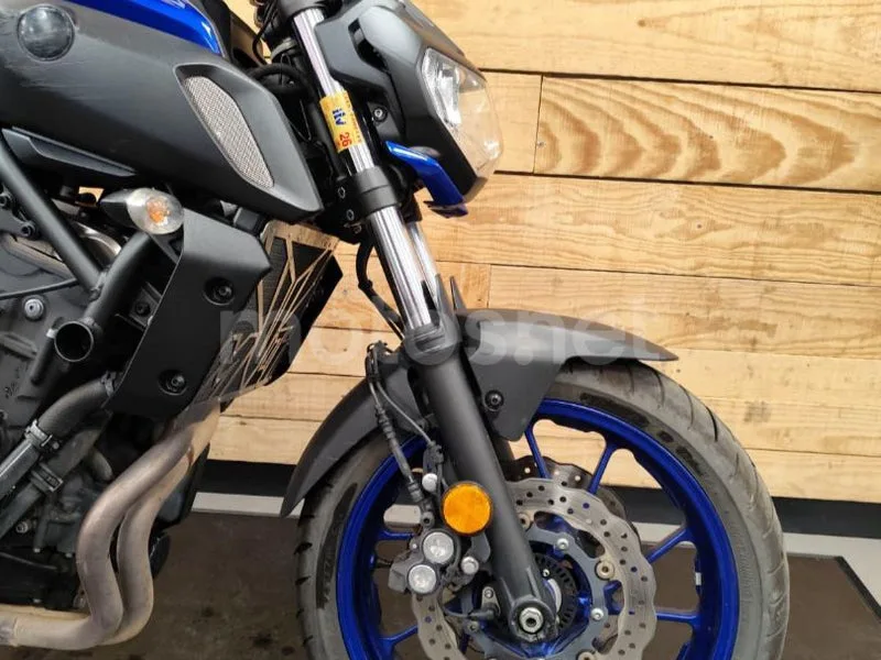 Yamaha MT-07 - Vista 18
