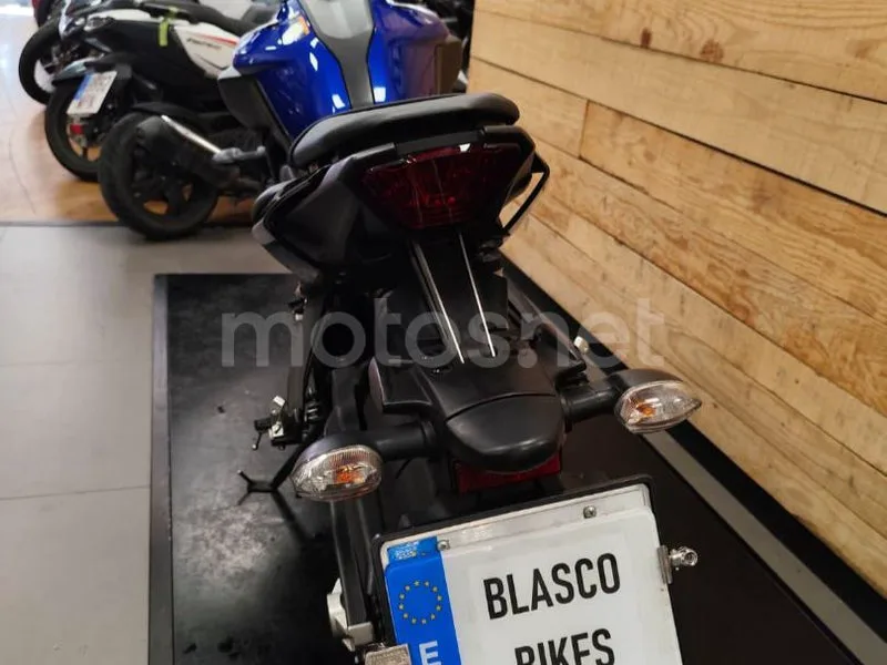 Yamaha MT-07 - Vista 10