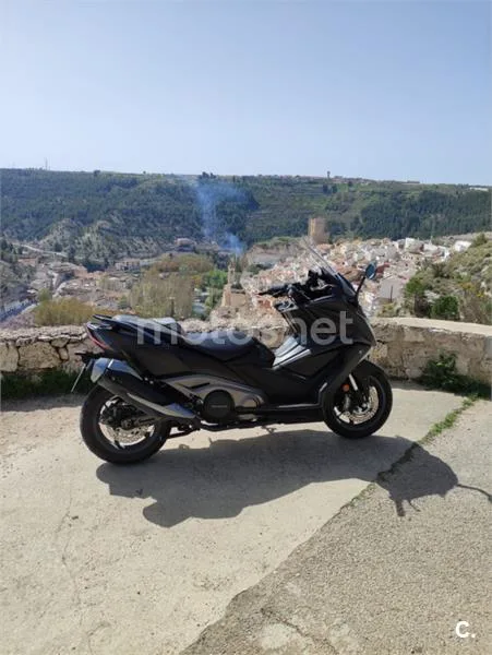 Kymco AK 550 - Vista 3