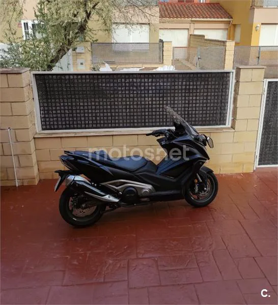Kymco AK 550 - Vista 4