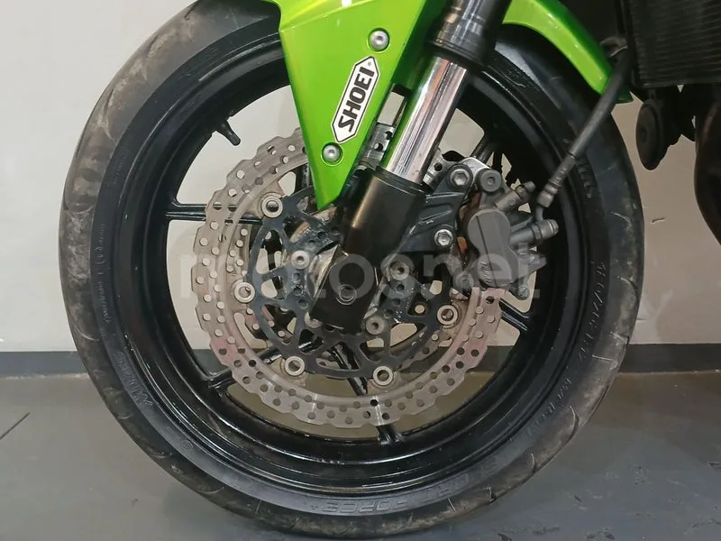 Kawasaki Z750 - Vista 10