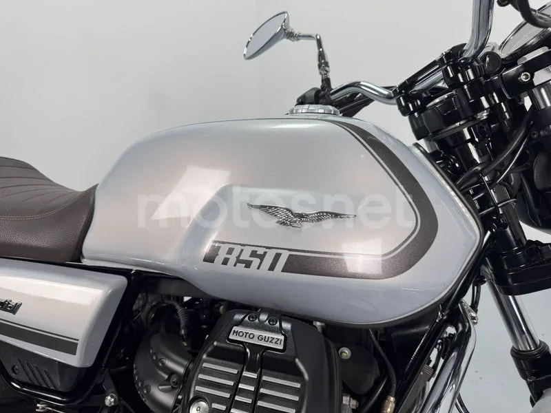 Moto Guzzi V7 - Vista 12