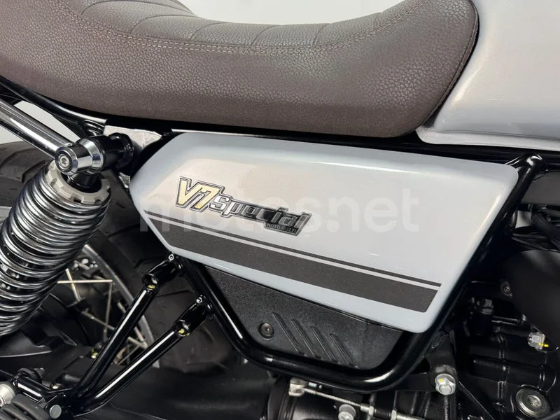 Moto Guzzi V7 - Vista 14