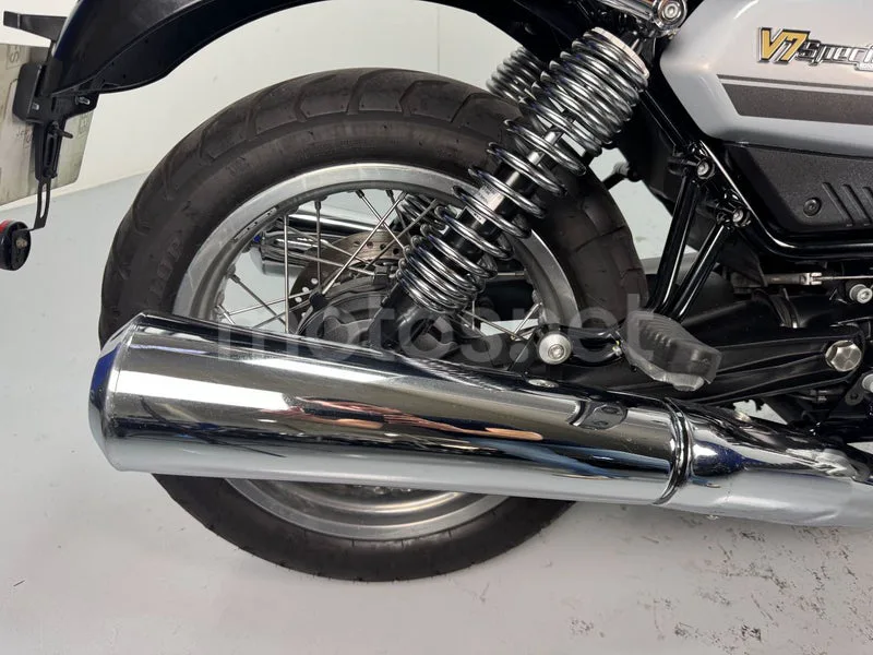 Moto Guzzi V7 - Vista 16