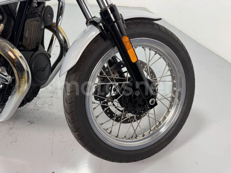 Moto Guzzi V7 - Vista 17