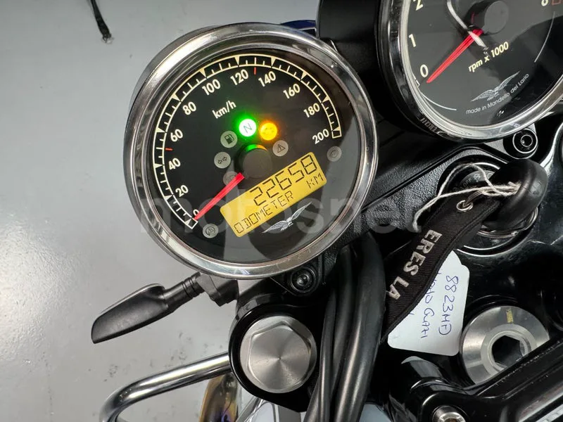 Moto Guzzi V7 - Vista 19