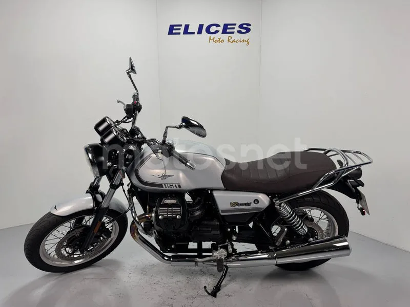 Moto Guzzi V7 - Vista 3
