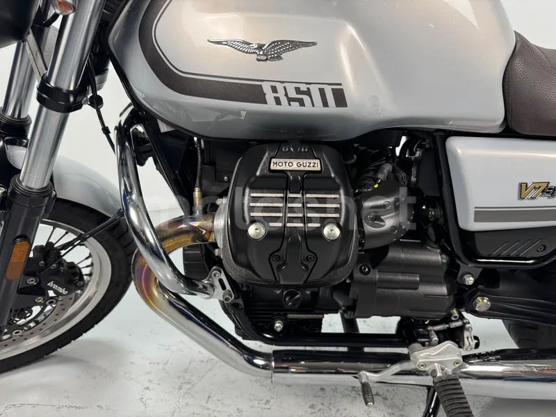 Moto Guzzi V7 - Vista 5