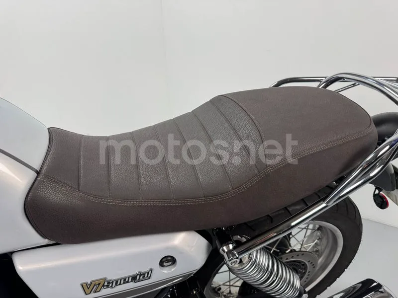 Moto Guzzi V7 - Vista 10