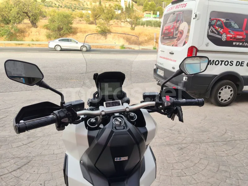 Honda X-ADV - Vista 9