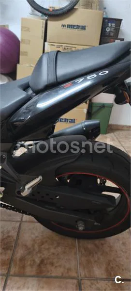 Kawasaki Z750 - Vista 4