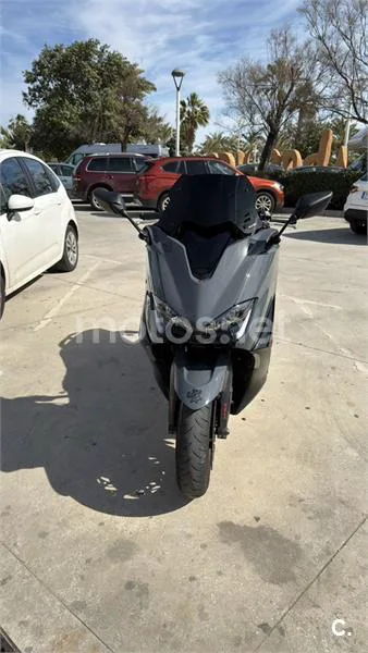 Yamaha TMAX - Vista 3