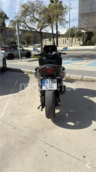Yamaha TMAX - Vista 5