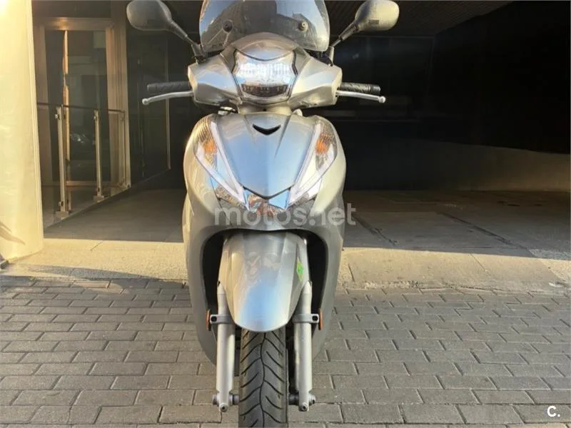 Honda SH300i - Vista 4