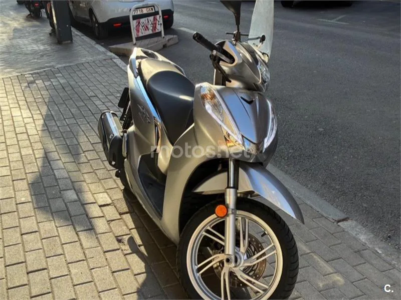 Honda SH300i - Vista 5
