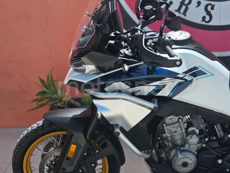 CFMOTO 800MT - Vista 3
