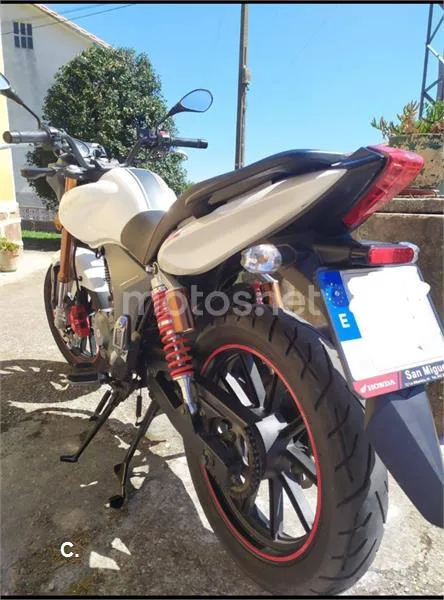 Keeway RKV 125 - Vista 9
