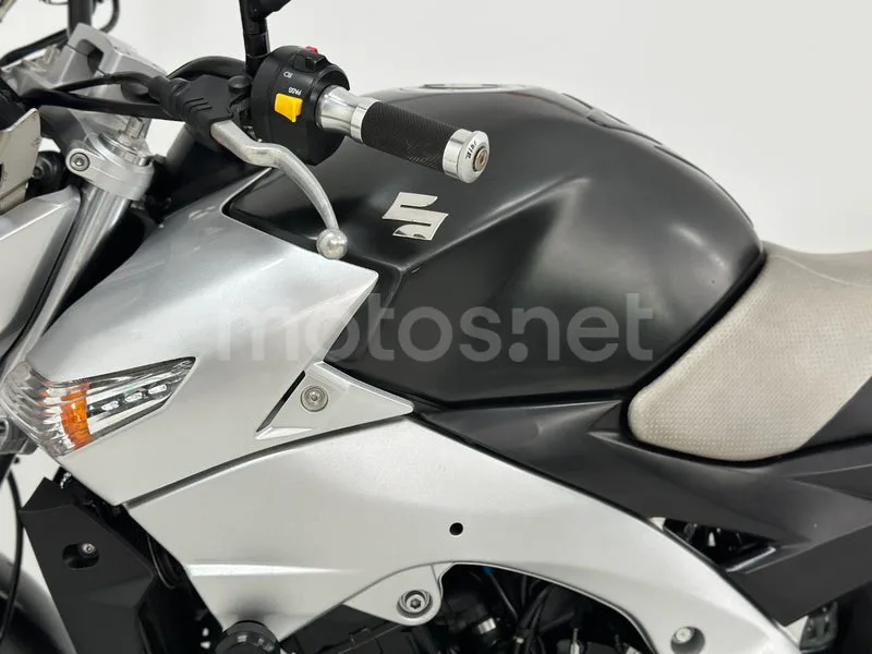 Suzuki GSR600 - Vista 11