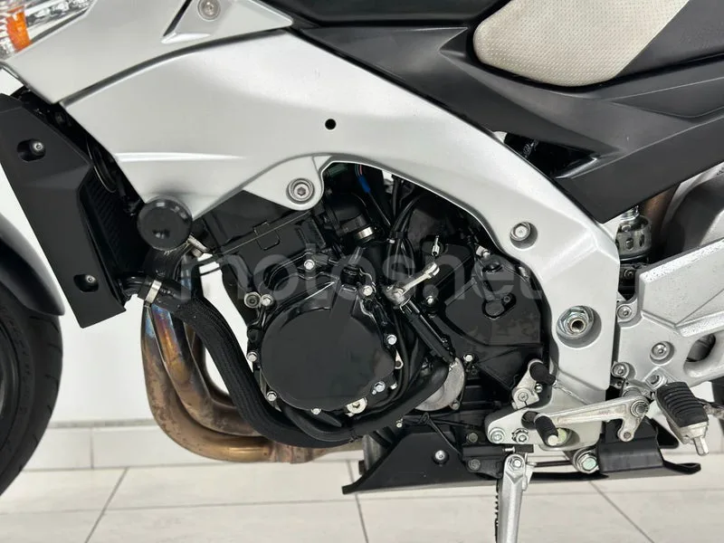 Suzuki GSR600 - Vista 12