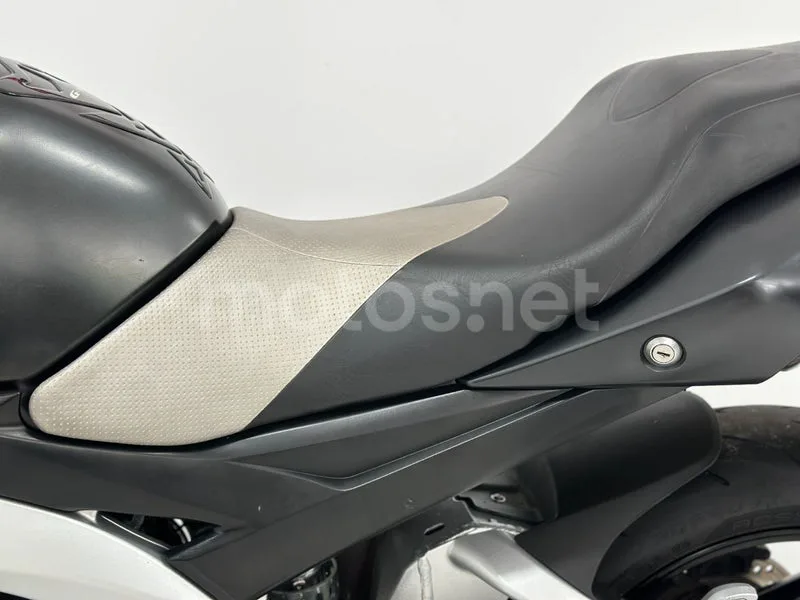 Suzuki GSR600 - Vista 13