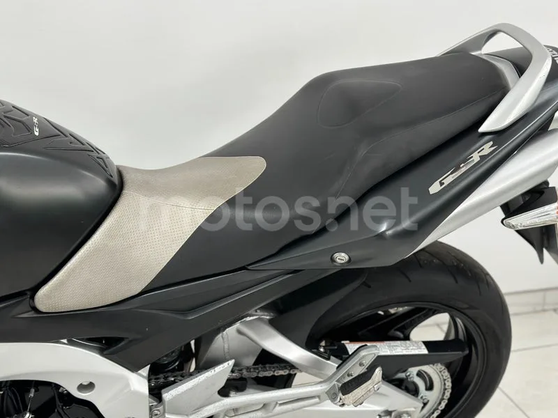 Suzuki GSR600 - Vista 14