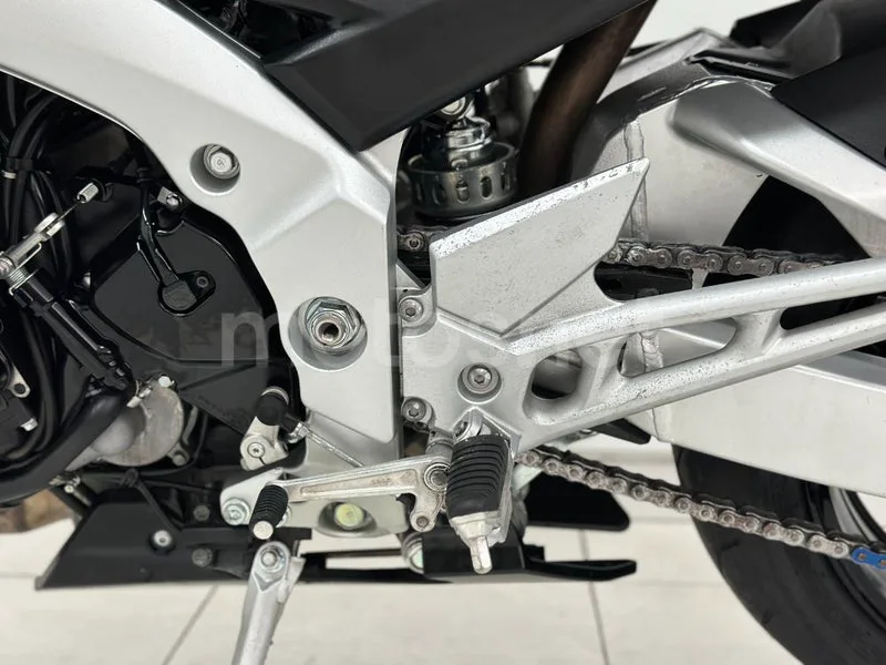 Suzuki GSR600 - Vista 15
