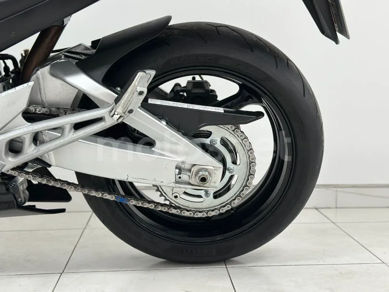 Suzuki GSR600 - Vista 16