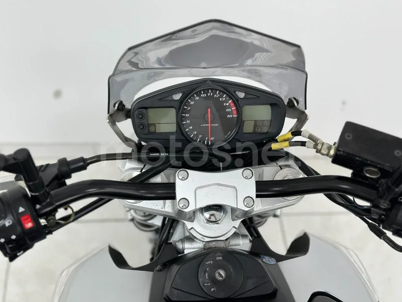 Suzuki GSR600 - Vista 22